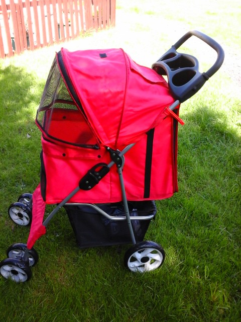 The pet stroller Red uses is the Confidence deluxe folding four wheel pet stroller